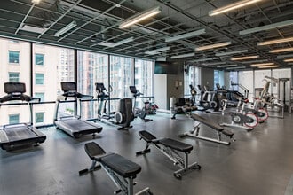 73 East Lake in Chicago, IL - Foto de edificio - Building Photo