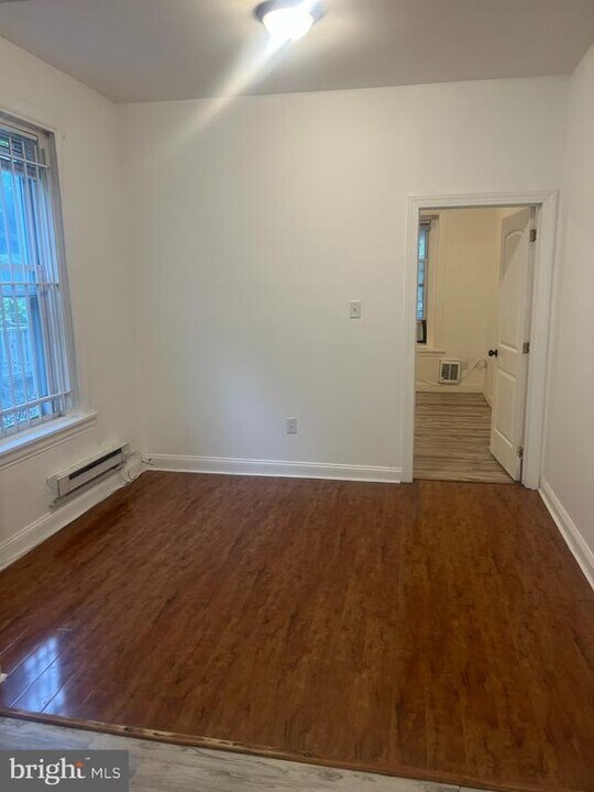 2131 W Ontario St in Philadelphia, PA - Building Photo