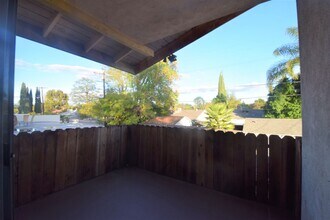 5734 Hazeltine Ave in Los Angeles, CA - Building Photo - Building Photo