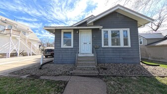 1924 Olive St in Cedar Falls, IA - Building Photo