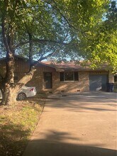 215 W Highland St in Siloam Springs, AR - Building Photo - Building Photo