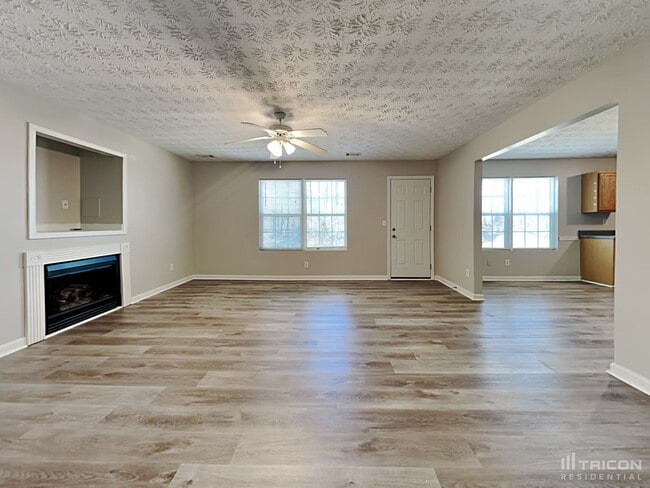 210 Railside Dr in Covington, GA - Foto de edificio - Building Photo