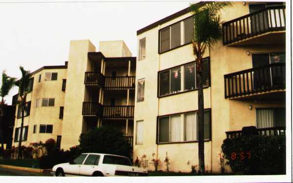 3970 Crown Point Dr in San Diego, CA - Building Photo - Building Photo