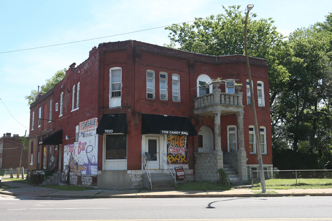 7820 N Broadway in St. Louis, MO - Building Photo