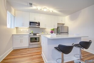 4300 Knight Rd SW, Unit D in Huntsville, AL - Building Photo