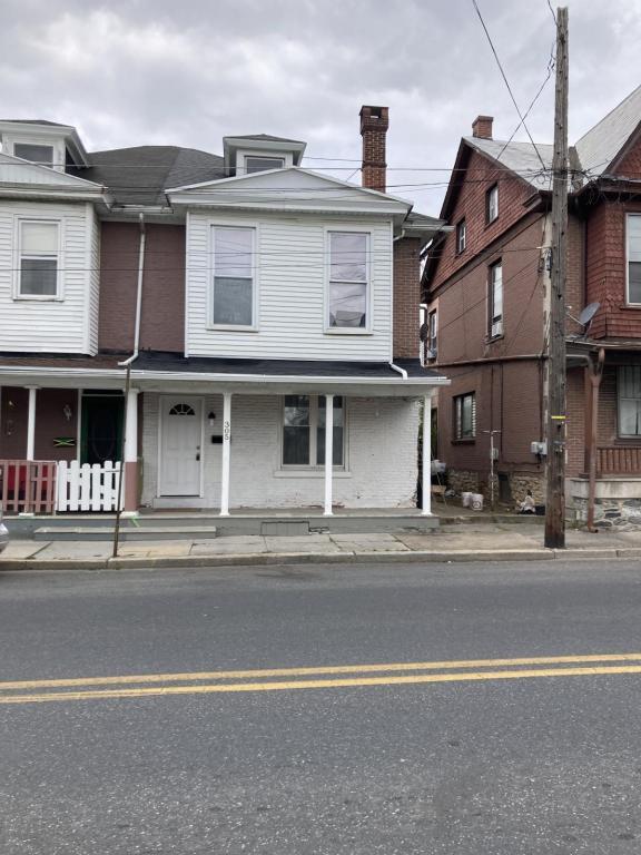 property at 305 S 8th St