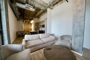 7920 NE 2nd Ave in Miami, FL - Building Photo