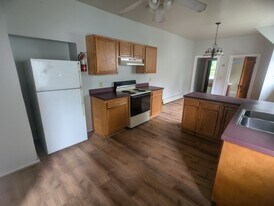 210 Beech St, Unit 2 in Bennington, VT - Building Photo