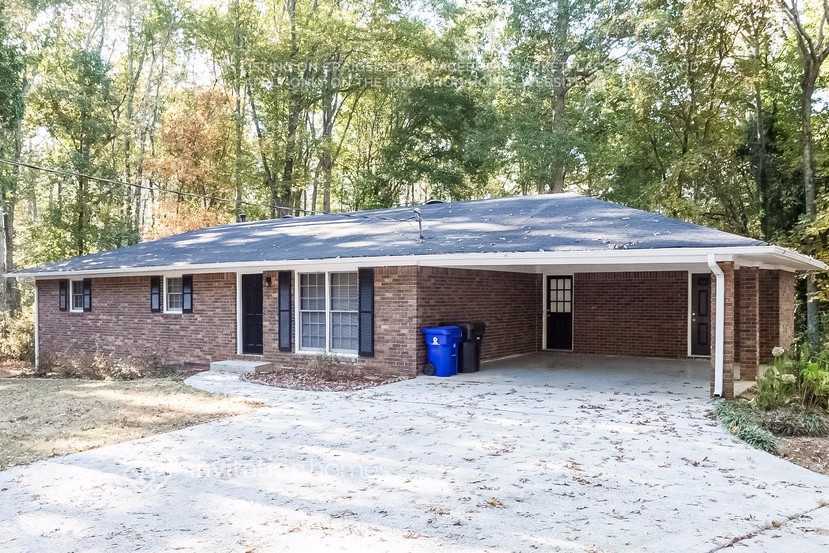 533 Fayetteville Rd in Fairburn, GA - Building Photo