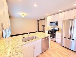 2166 Arlington Ave in Upper Arlington, OH - Foto de edificio - Building Photo