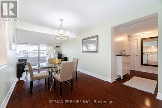 270 Scarlett Rd in Toronto, ON - Building Photo - Building Photo