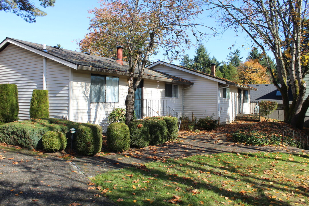 Garden Park Estates in Portland, OR - Building Photo