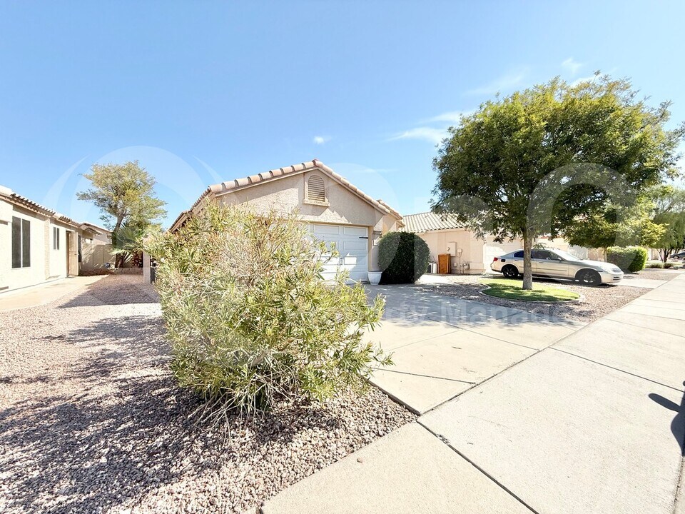 1150 W Lark Dr in Chandler, AZ - Building Photo