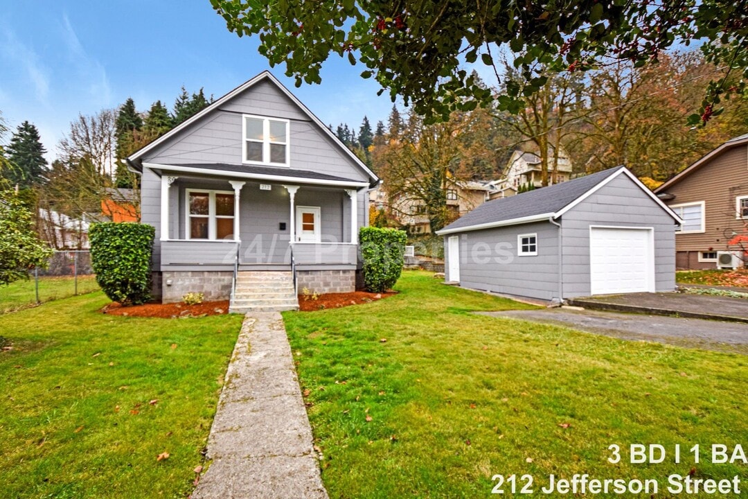 212 Jefferson St in Oregon City, OR - Building Photo