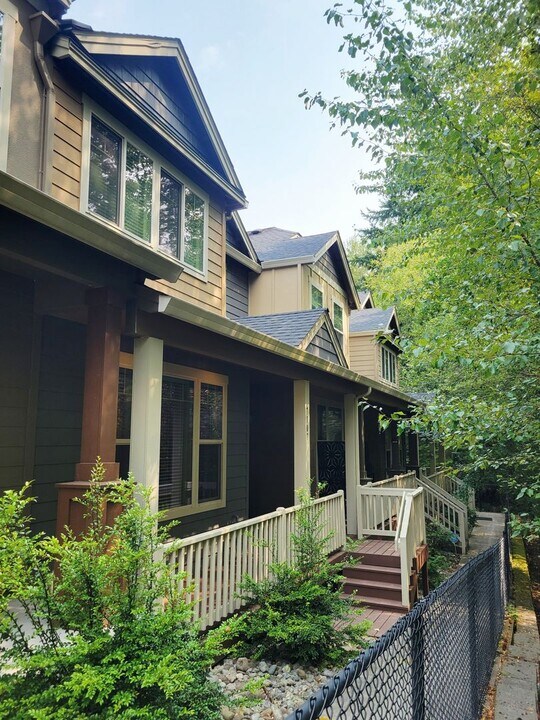 7107 Monroe Ln NE in Lacey, WA - Building Photo