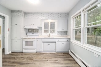 9 Nicholas Square-Unit -A in New Milford, CT - Building Photo - Building Photo