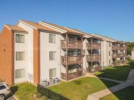 302 Wells Ct in Hampton, VA - Building Photo