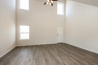 15355 Estrella Rd W in Houston, TX - Building Photo - Building Photo