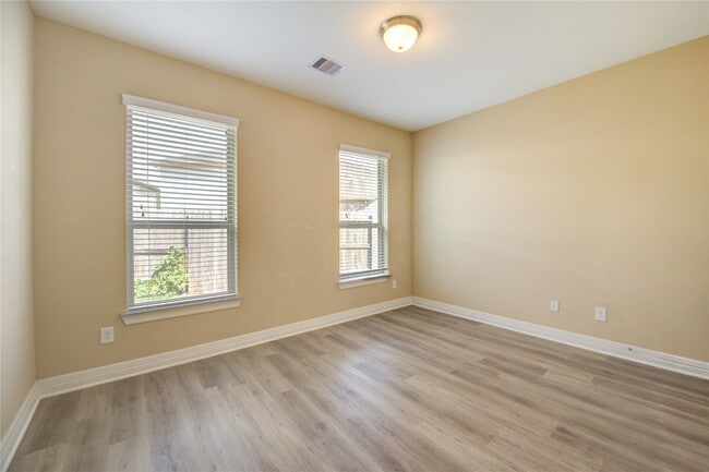 5530 Mangrove Creek Ln