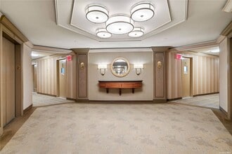 1 Bay Club Dr in Queens, NY - Building Photo - Building Photo