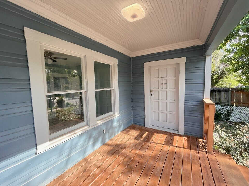 123 Adaes Ave in San Antonio, TX - Building Photo