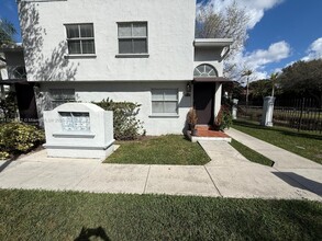 9723 NW 49th Terrace in Doral, FL - Building Photo - Building Photo