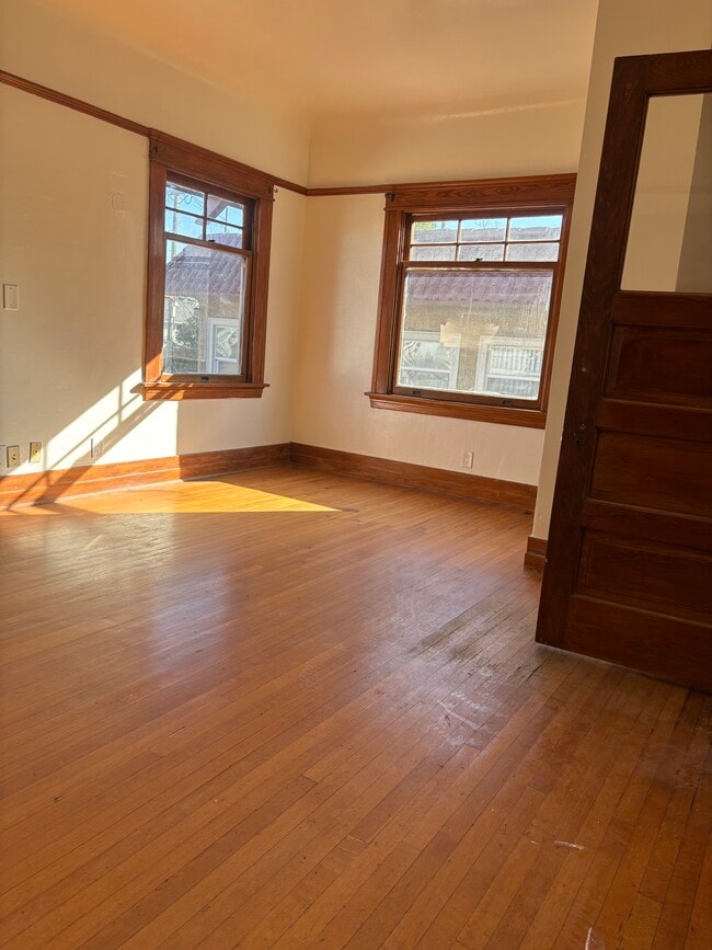 2618 Kenwood Ave in Los Angeles, CA - Building Photo - Building Photo