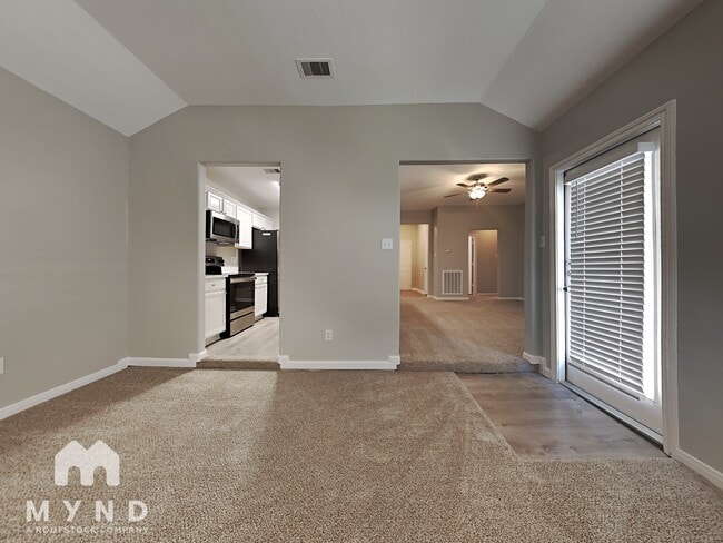 983 Oak Lynn Dr in Willis, TX - Building Photo - Building Photo