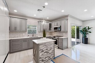 522 Lucky Ln in Delray Beach, FL - Building Photo