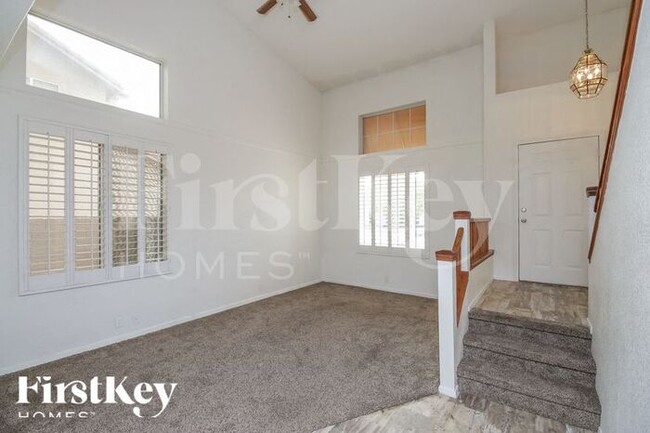 property at 1562 E Oakland St