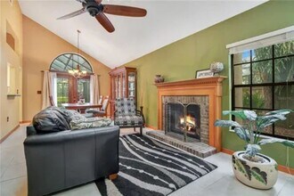 1061 Piedmont Oaks Dr in Apopka, FL - Foto de edificio - Building Photo