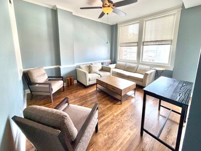 10 N Main St in Memphis, TN - Building Photo - Building Photo