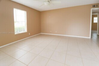 4951 Wedgewood Way, Unit 1 in West Palm Beach, FL - Building Photo - Building Photo
