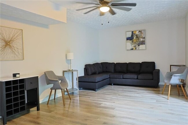 4411 Flakes Mill Rd in Ellenwood, GA - Building Photo - Building Photo