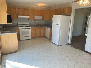 4625 Candlelight Dr in Davenport, IA - Foto de edificio - Building Photo