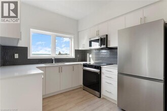 940 St David St N in Fergus, ON - Building Photo - Building Photo