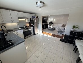 547 Middle St in North Babylon, NY - Building Photo - Building Photo