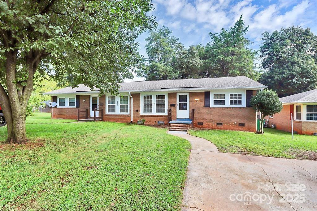 4709 Americana Ave in Charlotte, NC - Building Photo