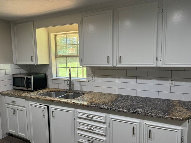327 Pegues Rd in Longview, TX - Building Photo - Building Photo
