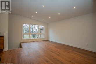 229 Westview Ct in Kitchener, ON - Building Photo - Building Photo