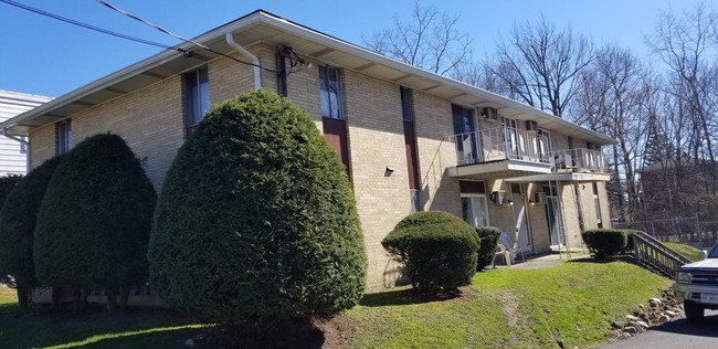 Dominion Townhomes in Akron, OH - Building Photo - Building Photo