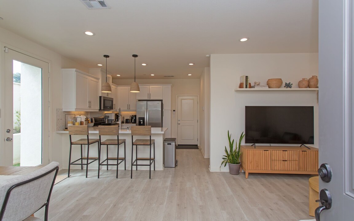 4127 Palomar Way in Oceanside, CA - Building Photo
