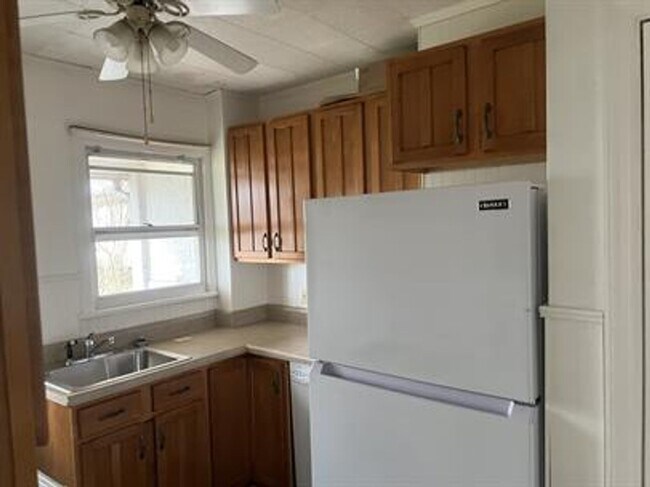 832 Vankirk St in Clairton, PA - Building Photo - Building Photo