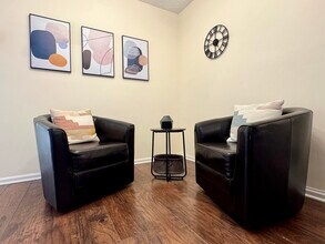 67 Balboa Ln in Franklin Township, NJ - Foto de edificio - Building Photo