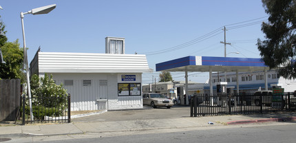 6400 Foothill Blvd in Oakland, CA - Building Photo - Building Photo