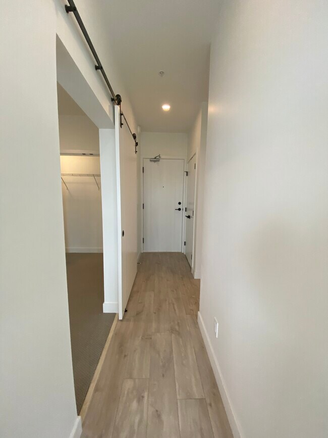 32828 Landeau Pl in Abbotsford, BC - Building Photo - Building Photo