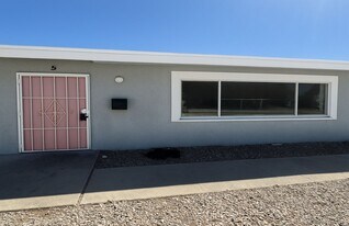 718 W Wilson Ave in Las Vegas, NV - Building Photo