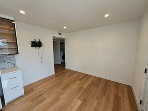 14929 Titus St, Unit a in Los Angeles, CA - Building Photo - Building Photo