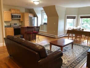 318 Tappan St, Unit 3 in Brookline, MA - Building Photo - Building Photo