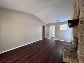 1502 No Mor Cove-Unit -B in Austin, TX - Building Photo - Building Photo
